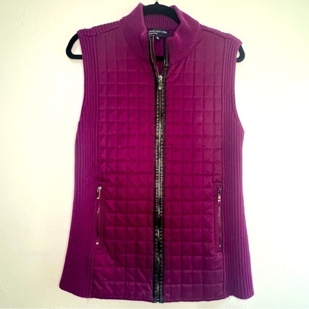 Jones NY Signature quilted sweater vest w/pockets. Sz M. Preowned. EUC.